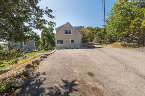 Exterior - 2 Hunter Rd, Gloucester, MA 01930 photo 8 of 9