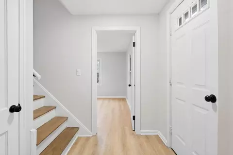 Entry Way - 48 Dana St, Springfield, MA 01104 photo 2 of 2