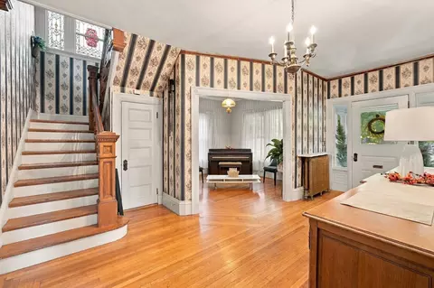 Entry Way - 252 Main St, Fairhaven, MA 02719 photo 1 of 3