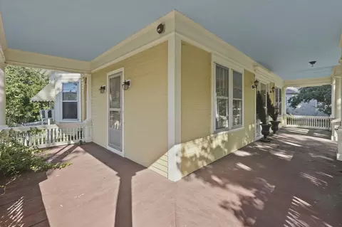 Exterior - 252 Main St, Fairhaven, MA 02719 photo 3 of 7