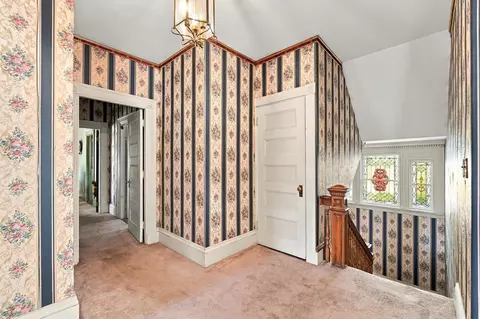 Entry Way - 252 Main St, Fairhaven, MA 02719 photo 2 of 3