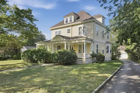 Exterior - 252 Main St, Fairhaven, MA 02719 photo 2 of 7