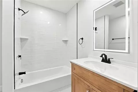 Bath - 515 Gaskill St, Woonsocket, RI 02895 photo 5 of 6