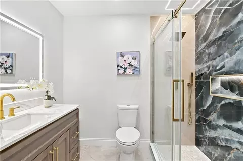 Bath - 515 Gaskill St, Woonsocket, RI 02895 photo 2 of 6