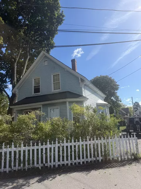 59 Crescent St, Lowell, MA 01851