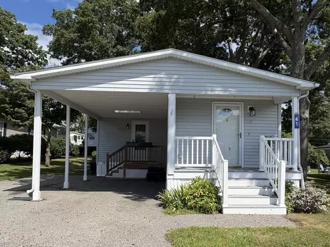 41 Pocahontas Dr, Plymouth, MA 02360