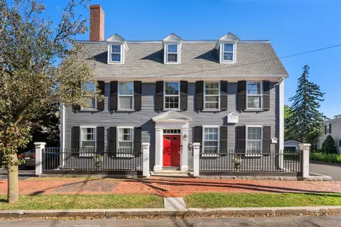 393 Essex St, Salem, MA 01970