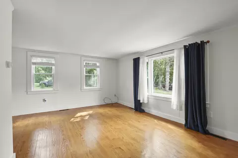 Living - 200 Great Neck Rd, Wareham, MA 02571 photo 2 of 5