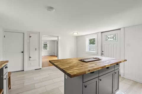 Kitchen - 200 Great Neck Rd, Wareham, MA 02571 photo 5 of 6