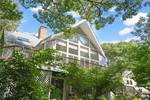821 W Falmouth Hwy, Falmouth, MA 02540