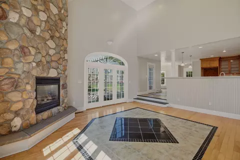 Living - 33 Flores, Fall River, MA 02721 photo 2 of 4