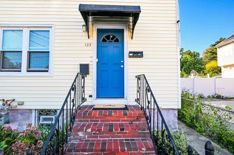 125 Field St, New Bedford, MA 02740