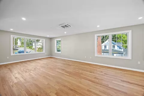 Living - 17 Crosby St #B, Webster, MA 01570 photo 4 of 11