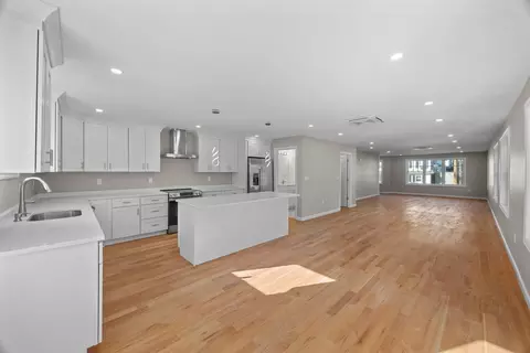 Living - 17 Crosby St #B, Webster, MA 01570 photo 5 of 11
