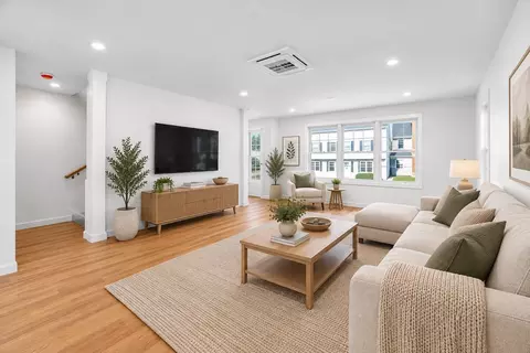 Living - 17 Crosby St #B, Webster, MA 01570 photo 1 of 11