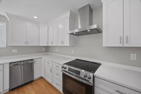 Entry Way - 17 Crosby St #B, Webster, MA 01570 photo 1 of 4