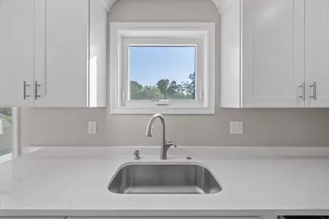 Kitchen - 17 Crosby St #B, Webster, MA 01570 photo 2 of 3