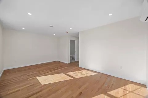 Living - 17 Crosby St #B, Webster, MA 01570 photo 8 of 11