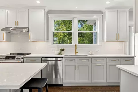 Kitchen - 74 Tedesco St, Marblehead, MA 01945 photo 2 of 3
