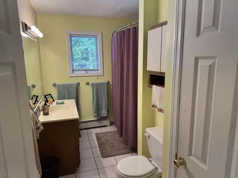 Bath - 121 Copperfield Rd, Worcester, MA 01602 photo 1 of 3