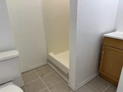 Bath - 121 Copperfield Rd, Worcester, MA 01602 photo 3 of 3
