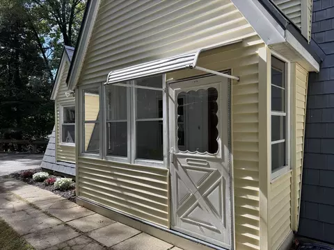 Exterior - 121 Copperfield Rd, Worcester, MA 01602 photo 4 of 6