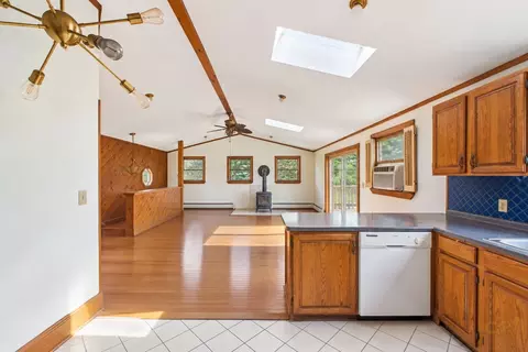Living - 9 Reservation Rd, Fairhaven, MA 02719 photo 5 of 7
