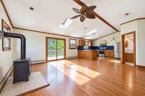 Living - 9 Reservation Rd, Fairhaven, MA 02719 photo 4 of 7