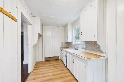 Entry Way - 9 Reservation Rd, Fairhaven, MA 02719 photo 2 of 2