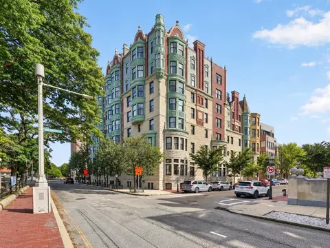 4 Charlesgate E #402, Boston, MA 02115