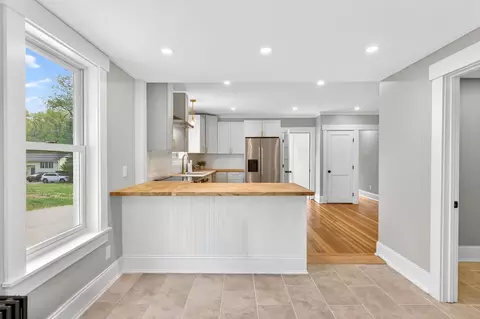 Entry Way - 148 Center St, Ashburnham, MA 01430 photo 2 of 5
