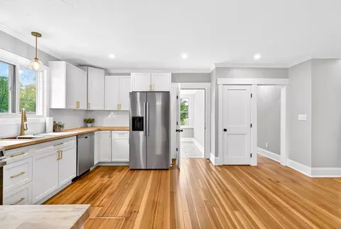 Entry Way - 148 Center St, Ashburnham, MA 01430 photo 1 of 5