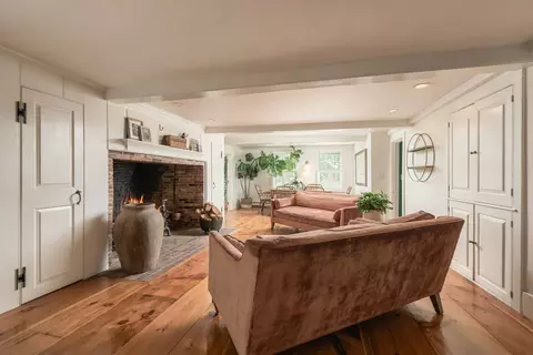Living - 217 North St, Hingham, MA 02043 photo 3 of 4