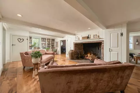 Living - 217 North St, Hingham, MA 02043 photo 2 of 4