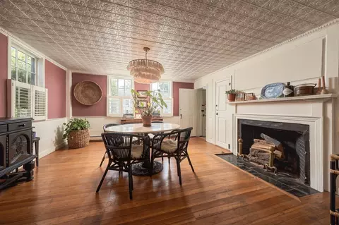 Dining - 217 North St, Hingham, MA 02043 photo 2 of 6