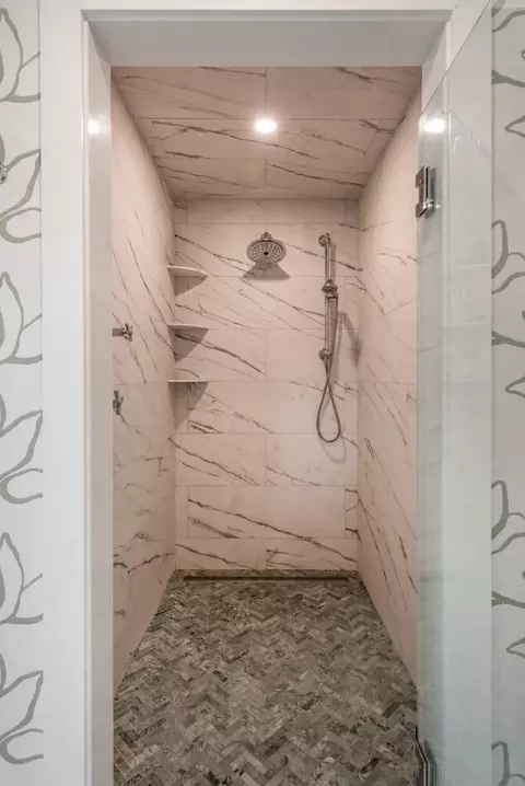Bath - 243 Cutler Rd, Hamilton, MA 01982 photo 3 of 5