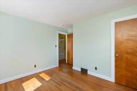 Bedroom - 4 Oakhurst Rd, Beverly, MA 01915 photo 6 of 9