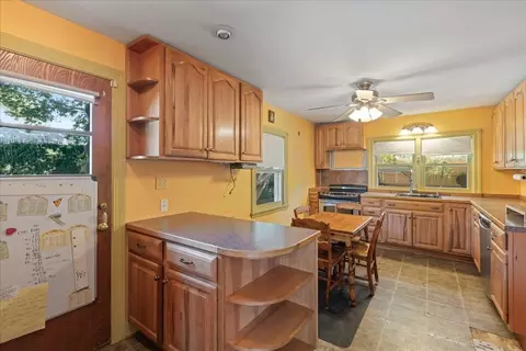 Kitchen - 4 Oakhurst Rd, Beverly, MA 01915 photo 1 of 3