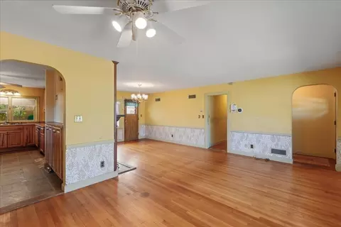 Living - 4 Oakhurst Rd, Beverly, MA 01915 photo 4 of 4