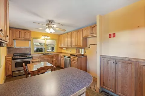 Kitchen - 4 Oakhurst Rd, Beverly, MA 01915 photo 2 of 3
