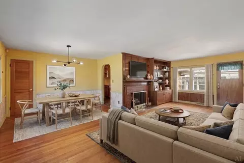 Living - 4 Oakhurst Rd, Beverly, MA 01915 photo 1 of 4