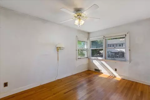 Bedroom - 4 Oakhurst Rd, Beverly, MA 01915 photo 8 of 9