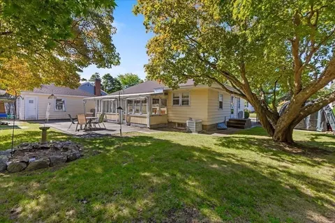 Exterior - 4 Oakhurst Rd, Beverly, MA 01915 photo 7 of 8
