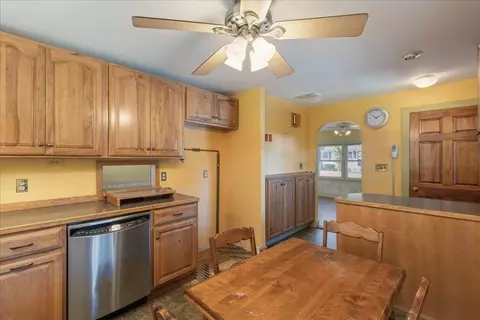 Kitchen - 4 Oakhurst Rd, Beverly, MA 01915 photo 3 of 3