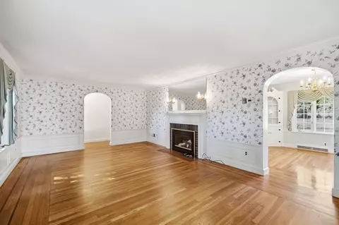 Living - 35 Forest St, Stoneham, MA 02180 photo 2 of 5