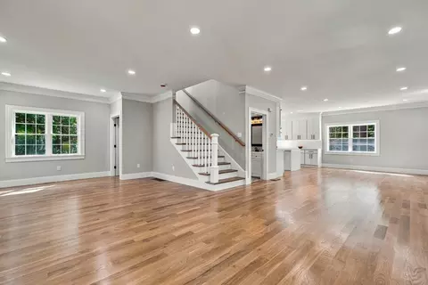 Living - 91 High, Upton, MA 01568 photo 10 of 11