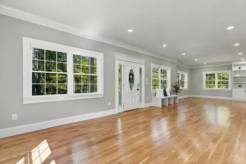 Living - 91 High, Upton, MA 01568 photo 9 of 11