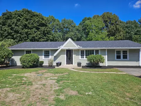 169 Powderhorn Dr, Taunton, MA 02780