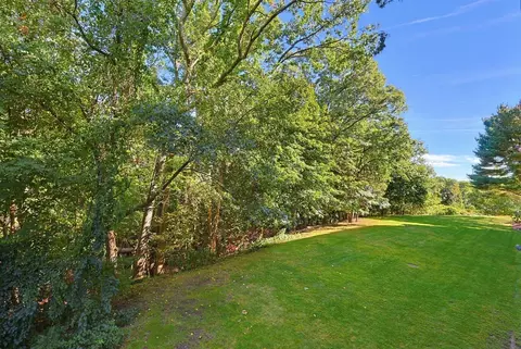 Exterior - 4 Summit Dr #001, Reading, MA 01867 photo 6 of 10
