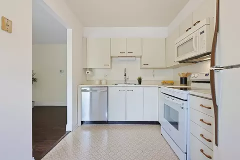 Kitchen - 4 Summit Dr #001, Reading, MA 01867 photo 3 of 3